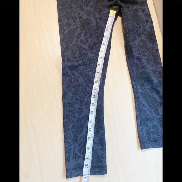 Lululemon Crop Leggings - Picture 4 of 7